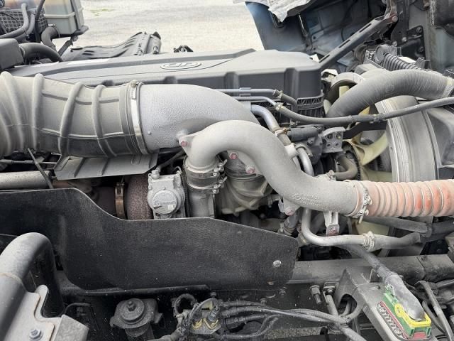 Nissan QUON 2020-08 6530380-26