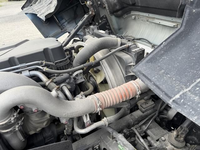Nissan QUON 2020-08 6530380-27