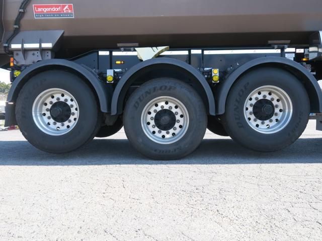 Nissan QUON 2021-03 6596889-16