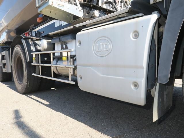 Nissan QUON 2021-03 6596889-18