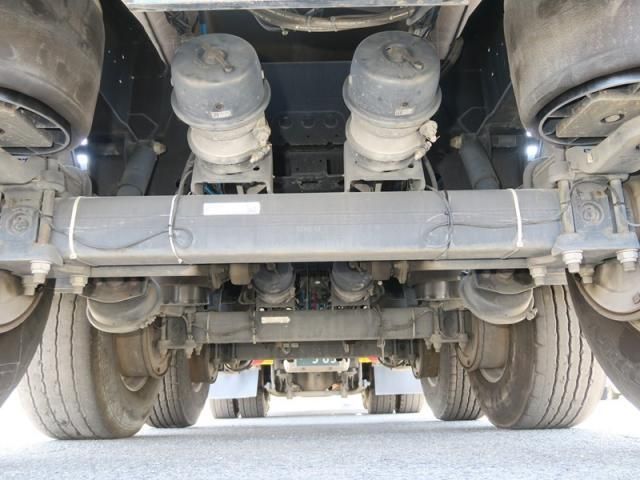 Nissan QUON 2021-03 6596889-26