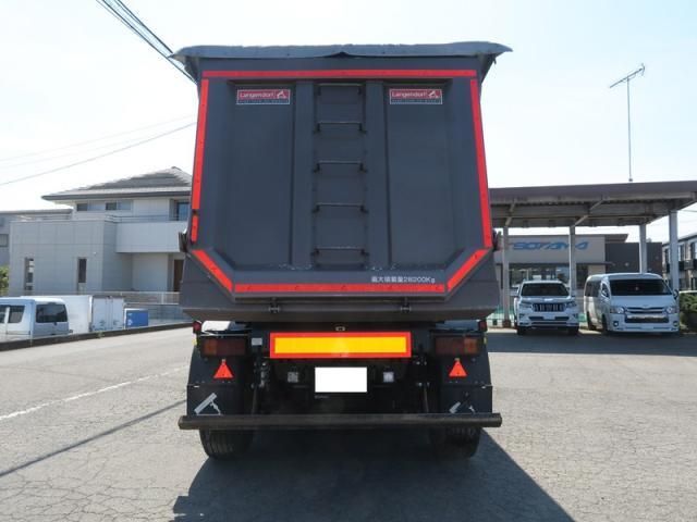 Nissan QUON 2021-03 6596889-6