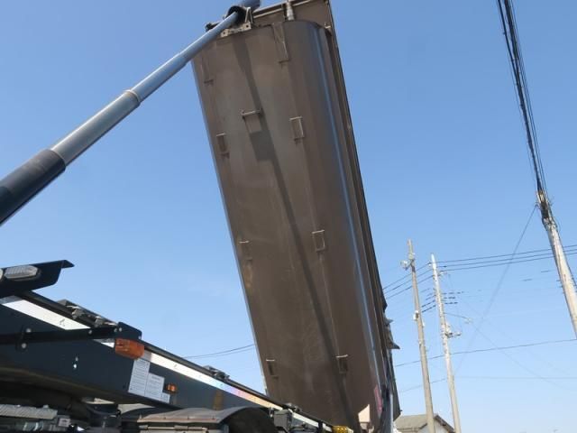 Nissan QUON 2021-03 6596889-8