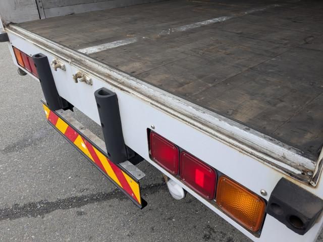 Nissan QUON 2014-03 6596960-9