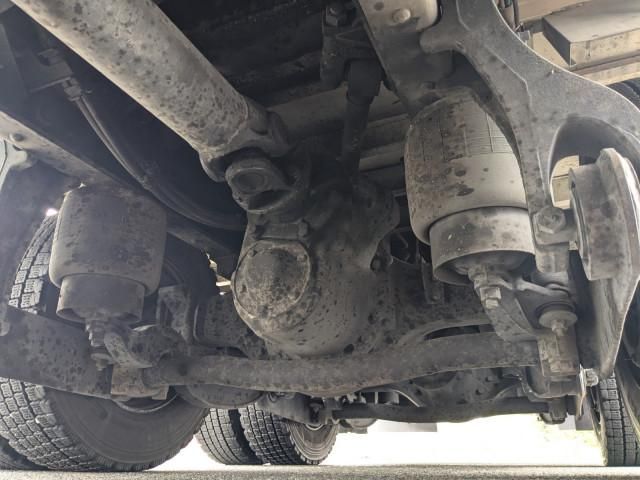 Nissan QUON 2014-03 6596960-22