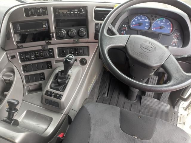 Nissan QUON 2014-03 6596960-27