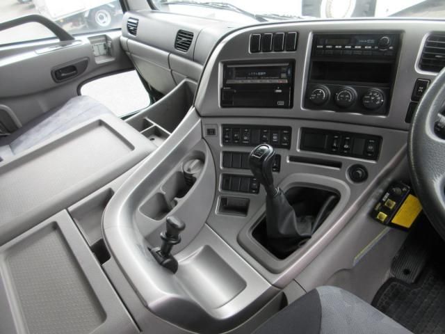 Nissan QUON 2011-07 6596959-11