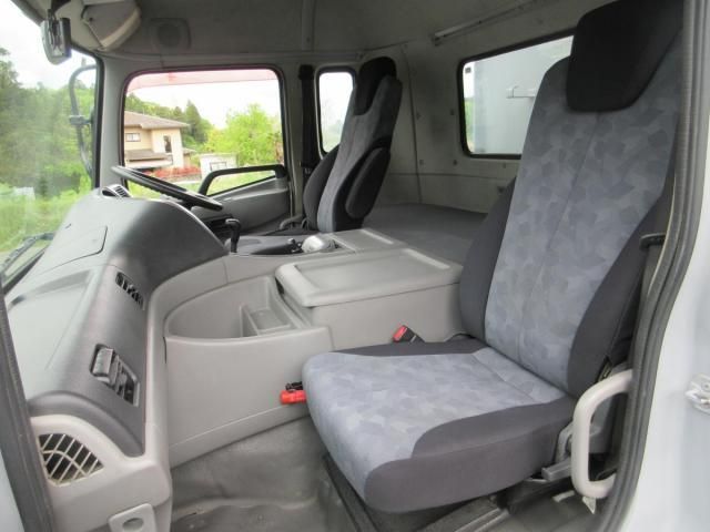 Nissan QUON 2011-07 6596959-15