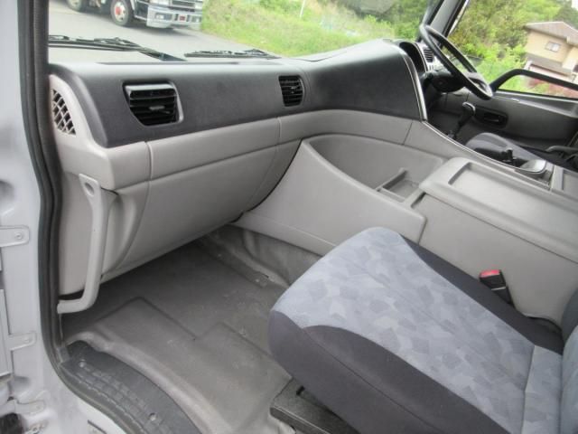 Nissan QUON 2011-07 6596959-16