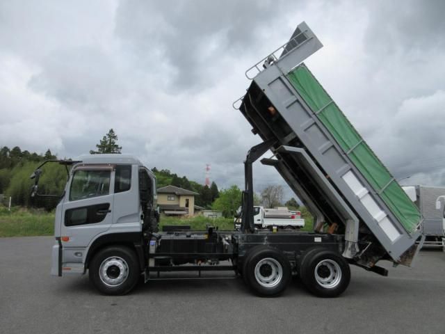Nissan QUON 2011-07 6596959-19