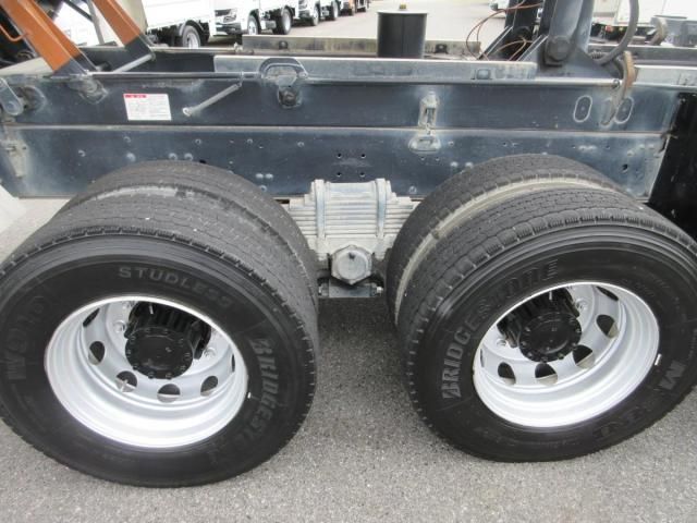 Nissan QUON 2011-07 6596959-22