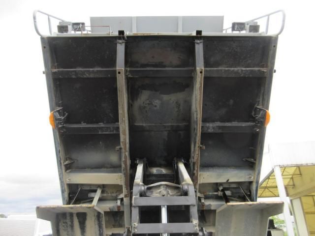 Nissan QUON 2011-07 6596959-24