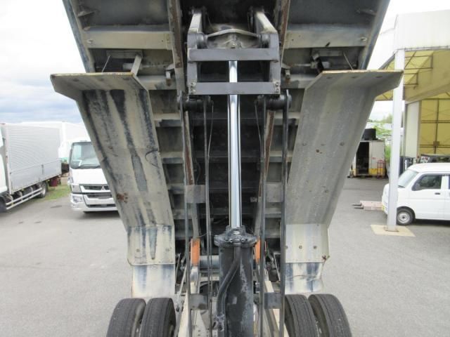 Nissan QUON 2011-07 6596959-25
