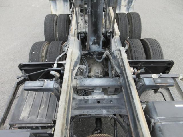 Nissan QUON 2011-07 6596959-26