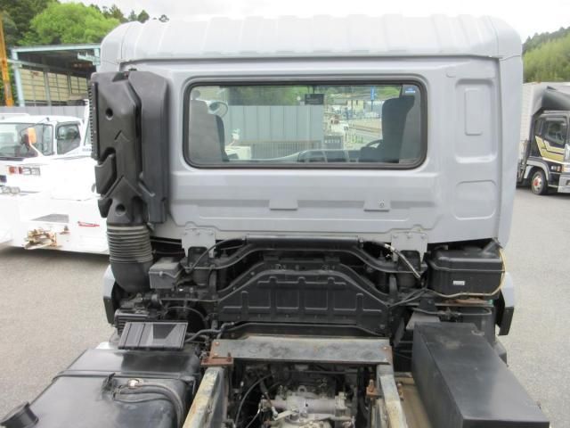 Nissan QUON 2011-07 6596959-28