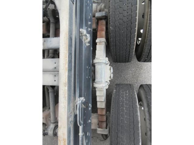 Nissan QUON 2011-07 6596959-29