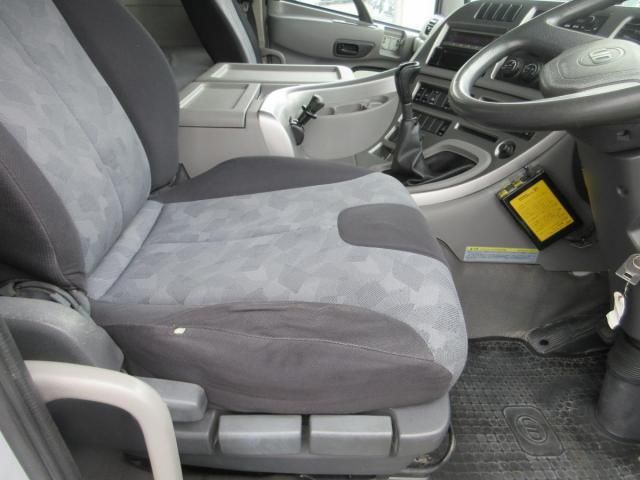 Nissan QUON 2011-07 6596959-7