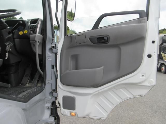 Nissan QUON 2011-07 6596959-8