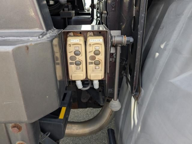 Nissan QUON 2018-06 6596890-14