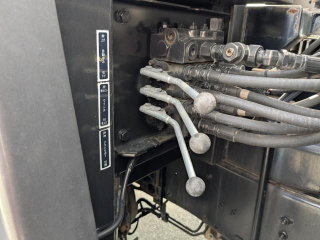 Nissan QUON 2018-06 6596890-15