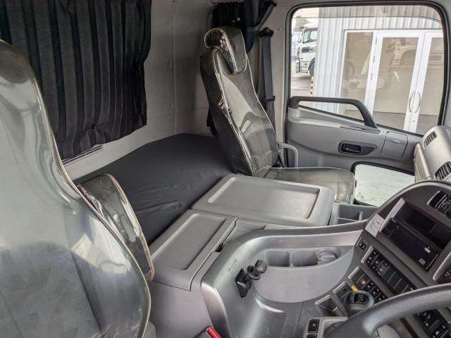 Nissan QUON 2018-06 6596890-26