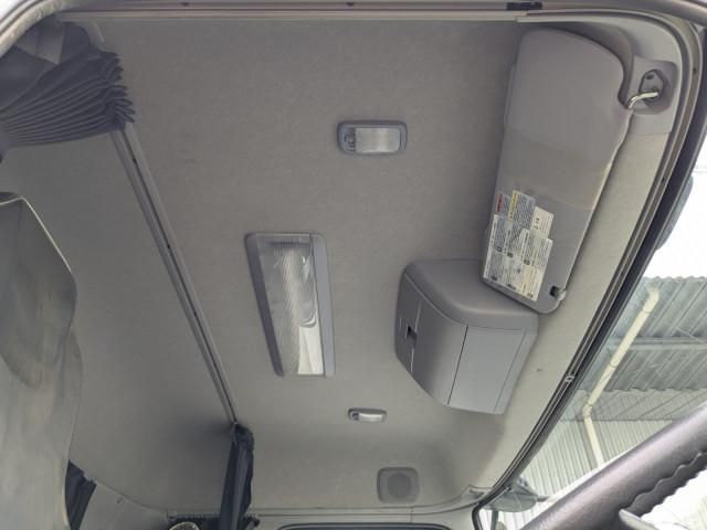 Nissan QUON 2018-06 6596890-27
