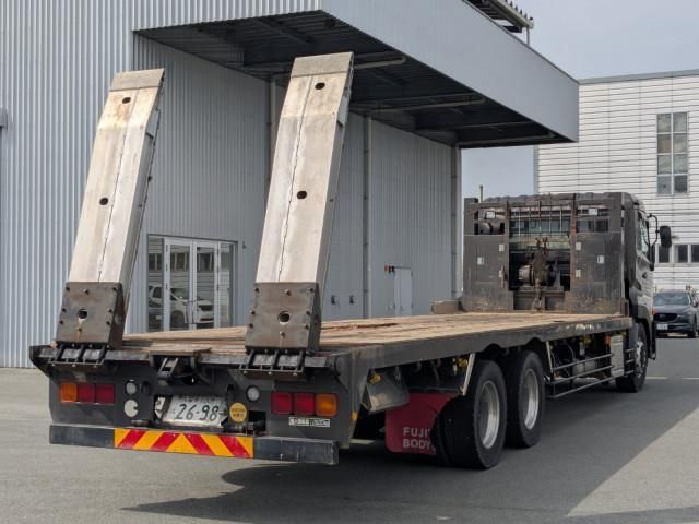 Nissan QUON 2018-06 6596890-4
