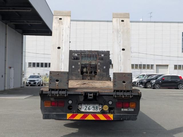 Nissan QUON 2018-06 6596890-7
