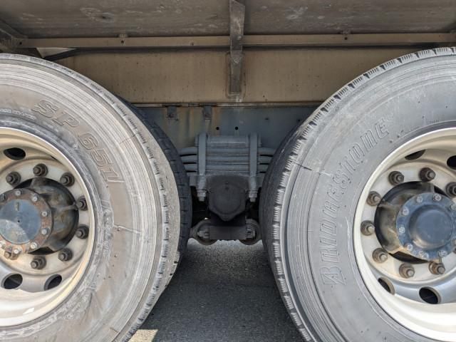 Nissan QUON 2013-06 6596942-9