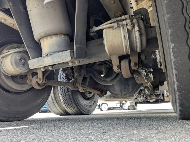 Nissan QUON 2013-06 6596942-12