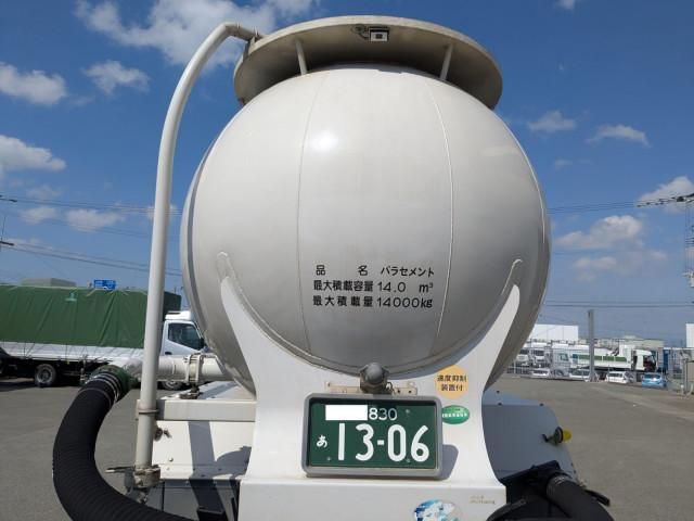 Nissan QUON 2013-06 6596942-17