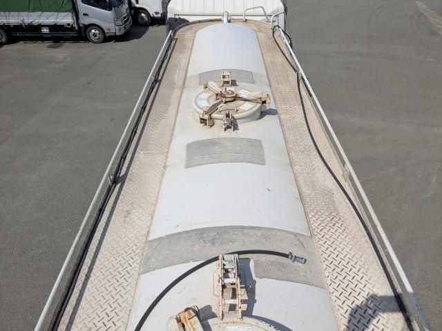 Nissan QUON 2013-06 6596942-20