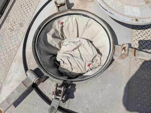 Nissan QUON 2013-06 6596942-23