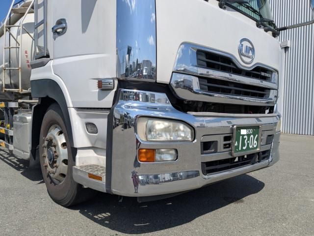 Nissan QUON 2013-06 6596942-24