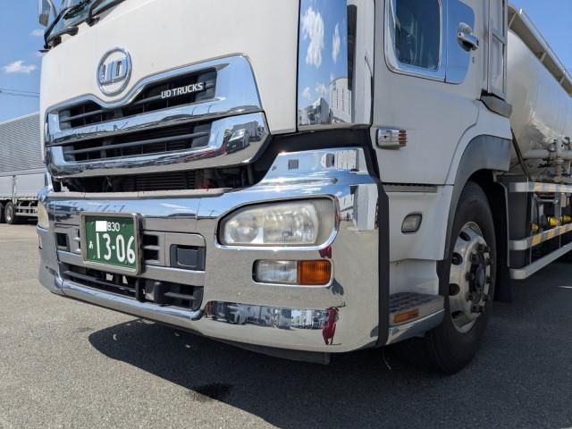 Nissan QUON 2013-06 6596942-25