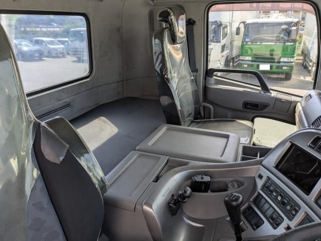 Nissan QUON 2013-06 6596942-27