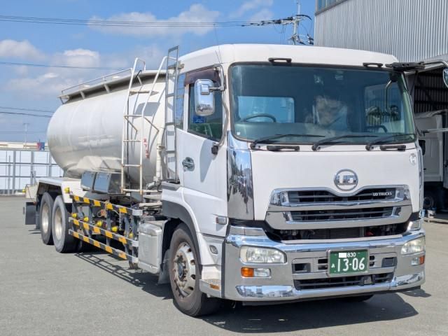Nissan QUON 2013-06 6596942-2