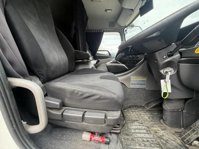 Nissan QUON 2020-12 6596899-23