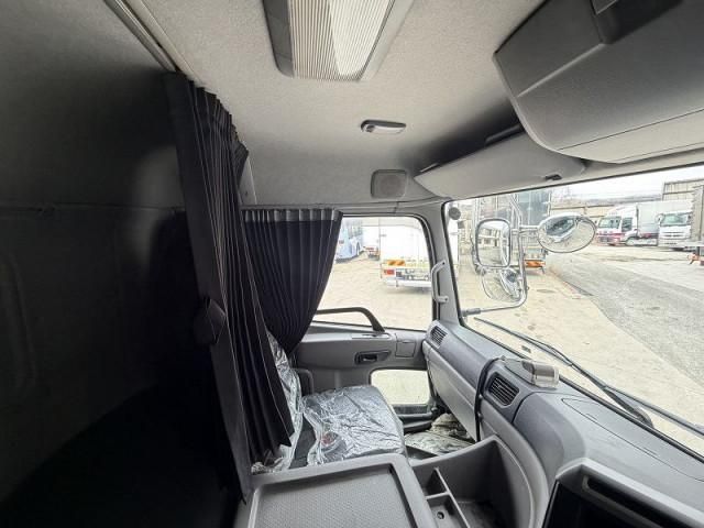 Nissan QUON 2020-12 6596899-25