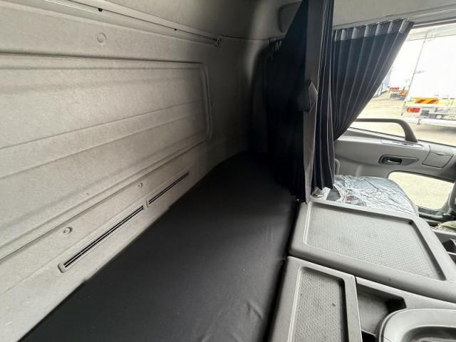 Nissan QUON 2020-12 6596899-27