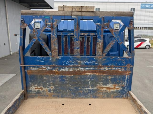 Nissan QUON 2018-05 6596902-17