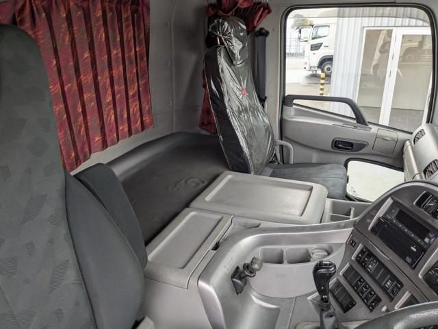 Nissan QUON 2018-05 6596902-26