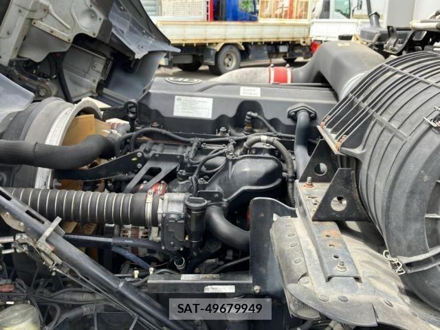 Nissan QUON 2016-12 6677638-15