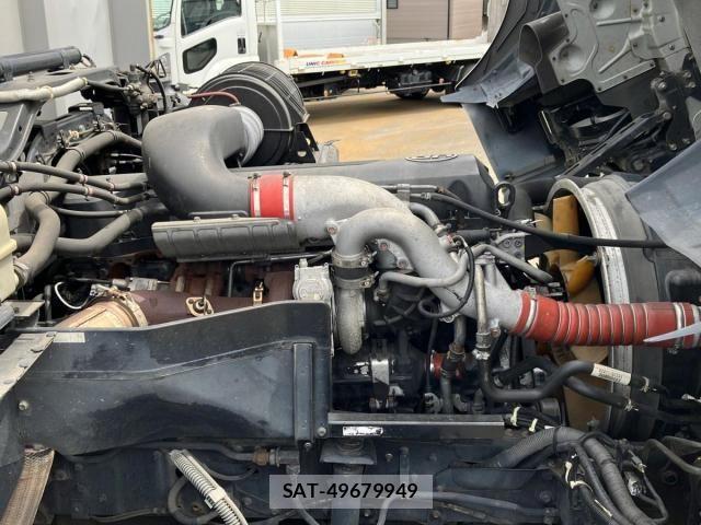 Nissan QUON 2016-12 6677638-16