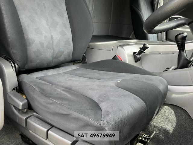 Nissan QUON 2016-12 6677638-17