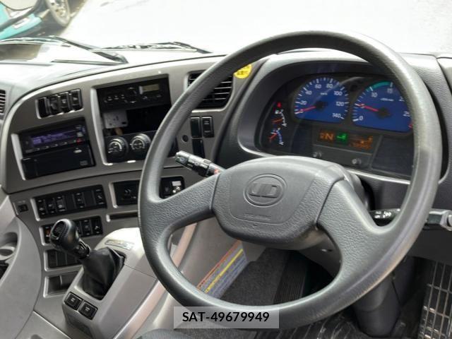 Nissan QUON 2016-12 6677638-19