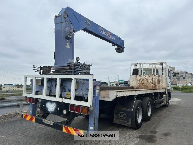 Nissan QUON 2012-02 6677634-11