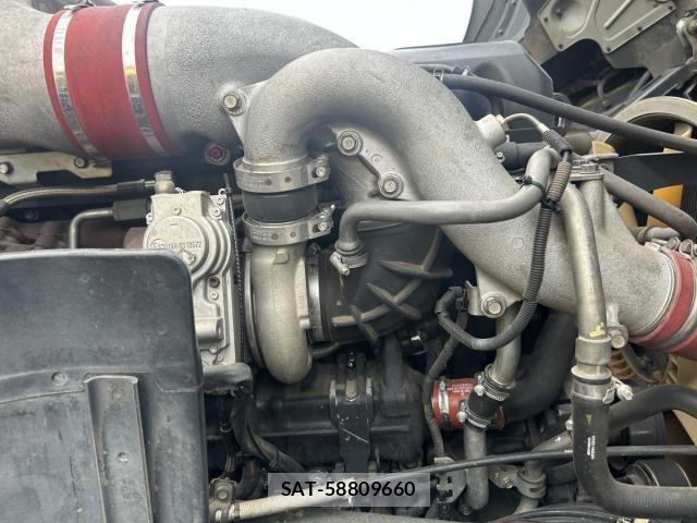 Nissan QUON 2012-02 6677634-17