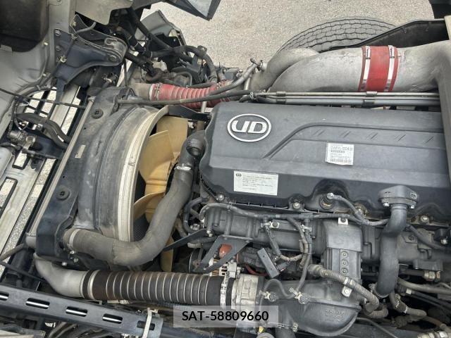 Nissan QUON 2012-02 6677634-18