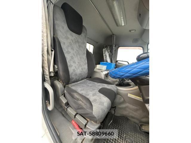 Nissan QUON 2012-02 6677634-23